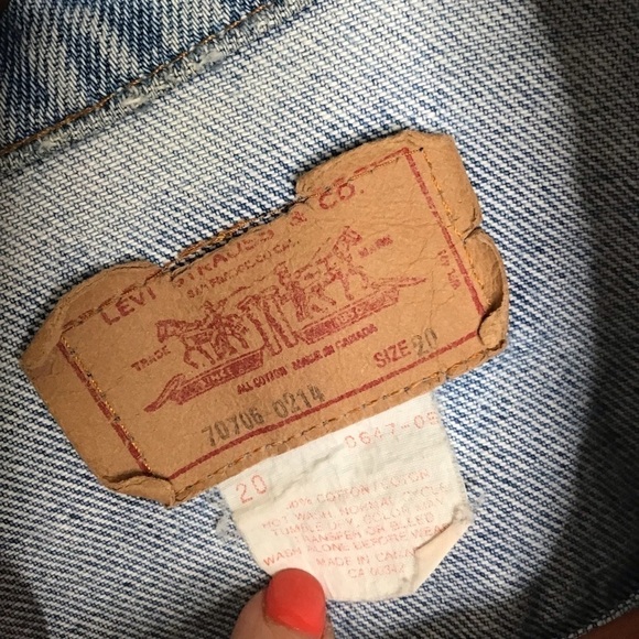 Vintage Levi’s Denim Jacket. - Picture 11 of 13